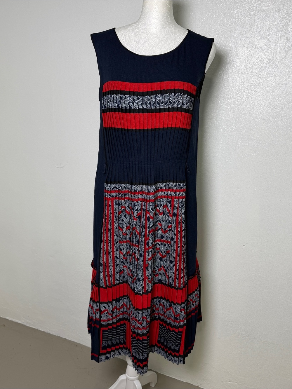 BCBG MAXAZRIA Runway The Attica Dress Pleated Sleeveless Shift Belted Size XS
